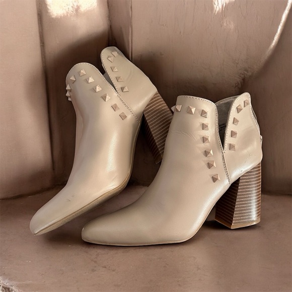 Shoes - Elegant Studded Ankle Boots in Cream